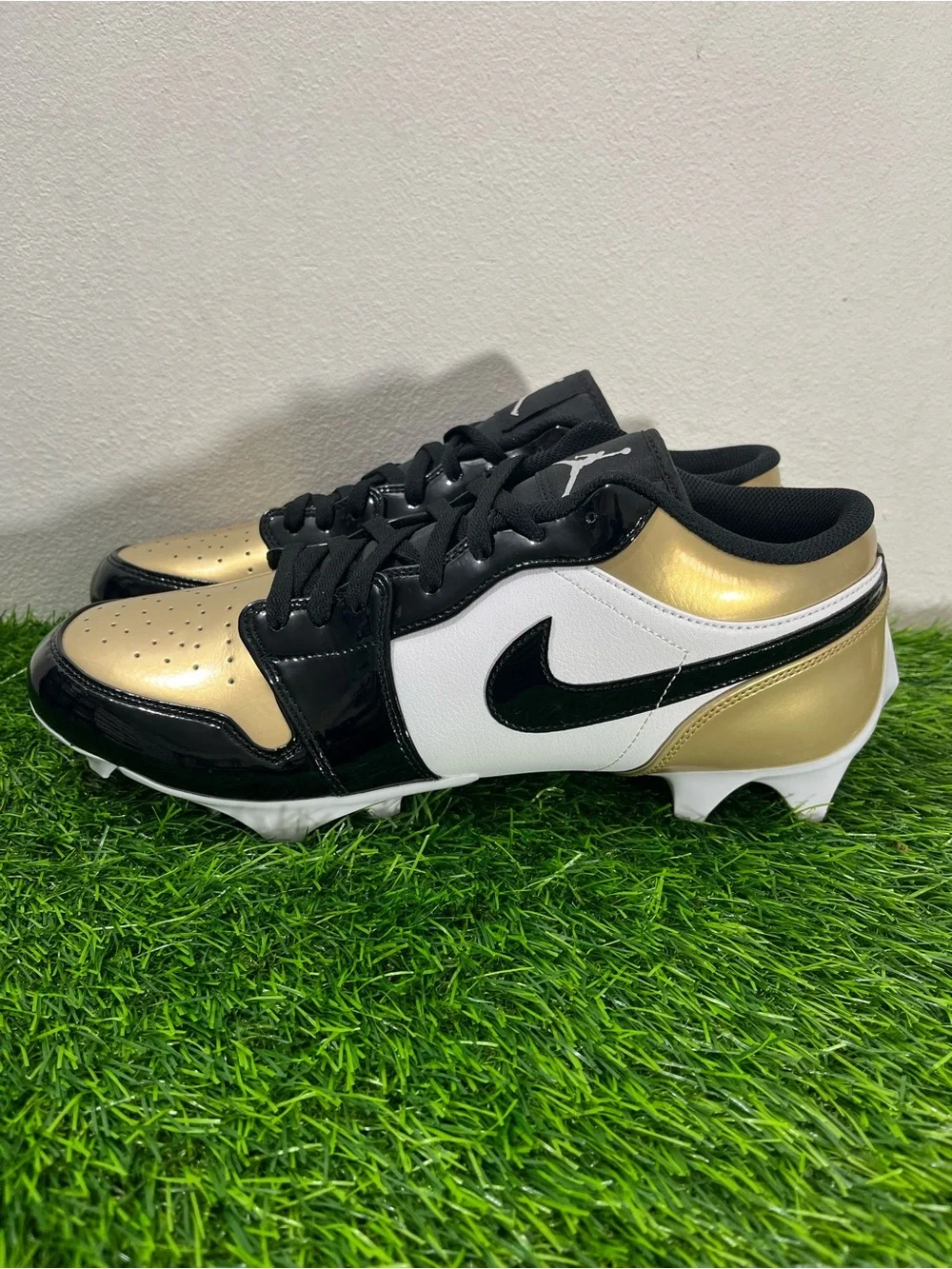 Nike Jordan 1 Low Football cleat FJ6245-701 Metallic Gold Black White size 13